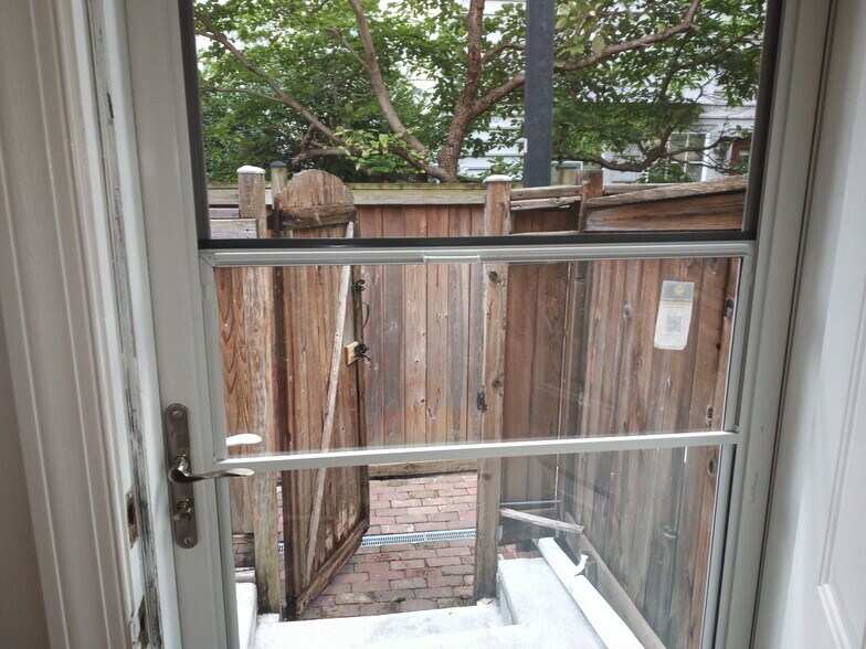 retractable Pella screen - 818 N Fayette St