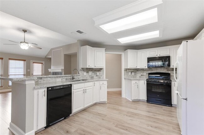 Building Photo - 10335 Emerald Oaks Dr
