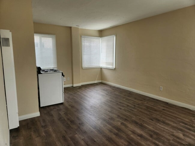 Building Photo - 330 Avenida Cabrillo