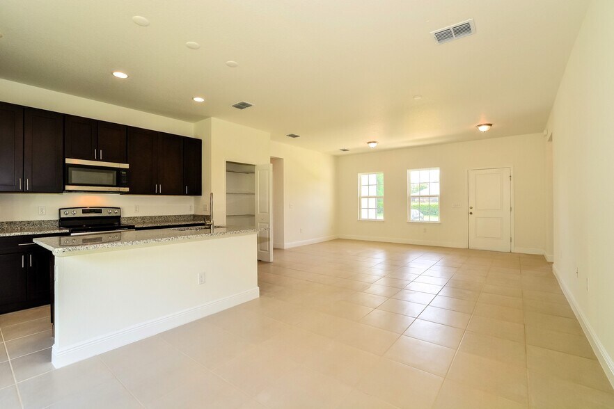 Building Photo - 15034 SW 24th Cir