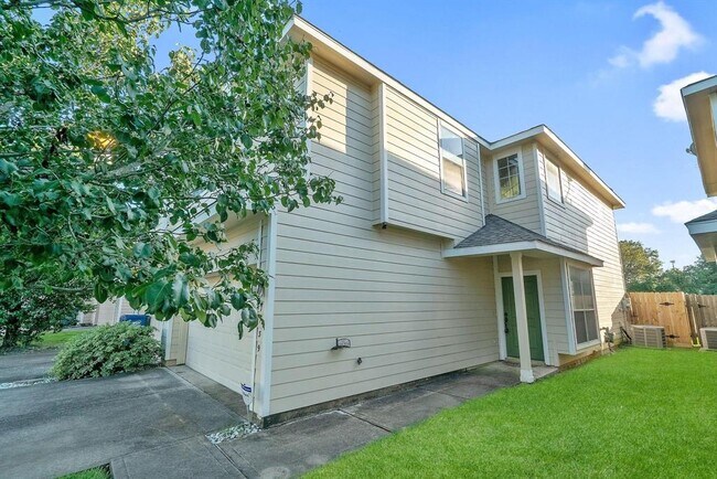 Building Photo - 17139 Oakwood Chase Dr
