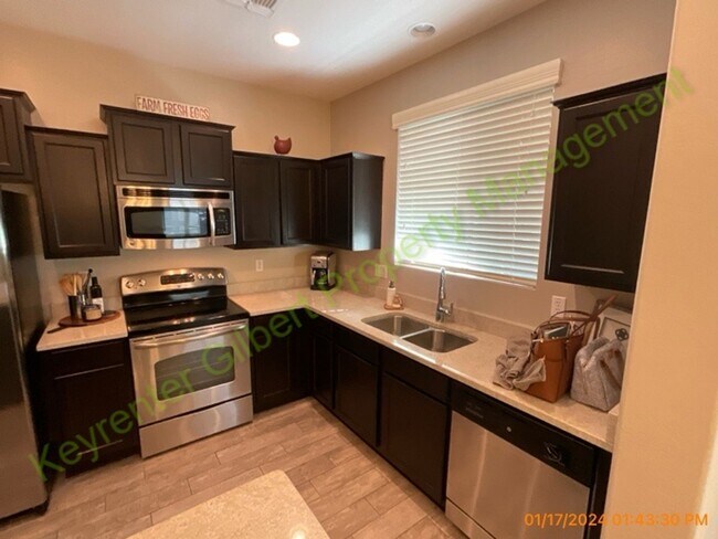 Building Photo - 3 bed/2.5 bath Condo in Gilbert’s Lofts in...