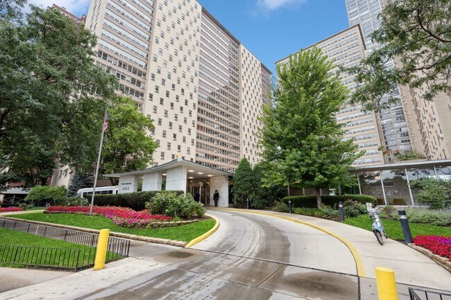 Building Photo - 3950 N Lake Shore Dr