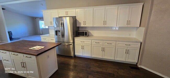 Building Photo - Large 3 bedroom home in the country