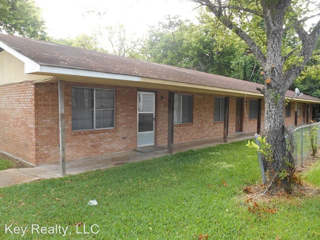 Primary Photo - 1401 Yoist St