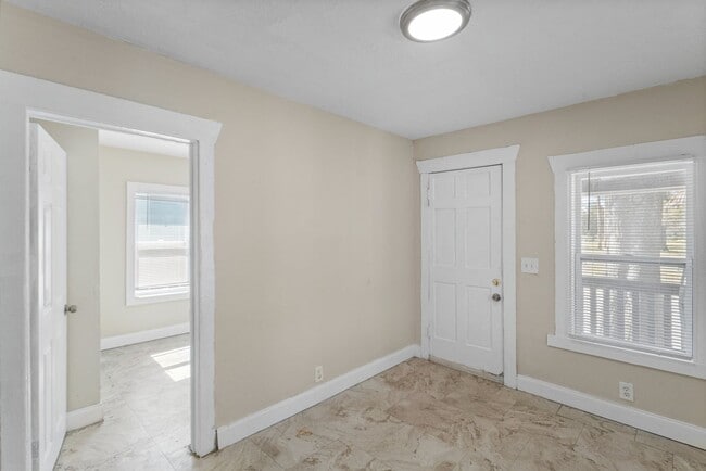 Building Photo - Drive By And Appy! $25 App Fee! Cute 2bdrm...