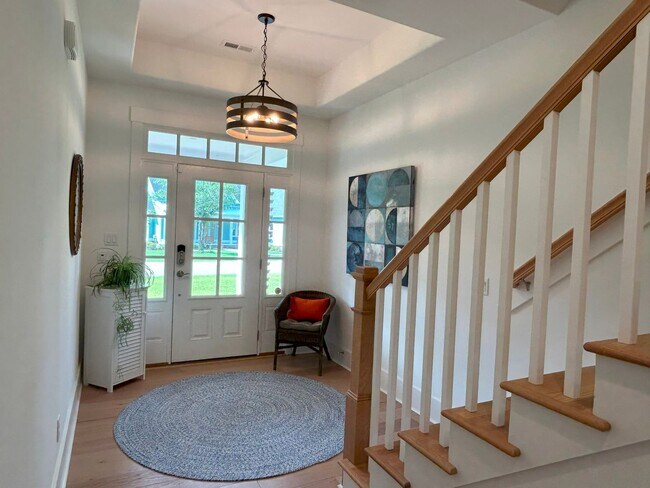 Building Photo - Beautifully appointed furnished 4 bedroom ...