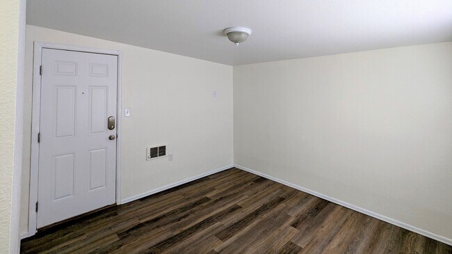 Building Photo - 2 Bed/1 Bath House - 5 min to Lakewood Towne Cntr w/ fenced back