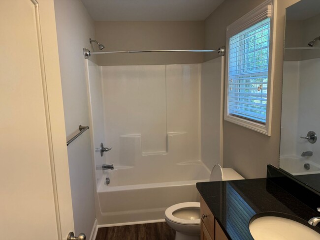 Building Photo - Newer construction townhouse in popular Ka...