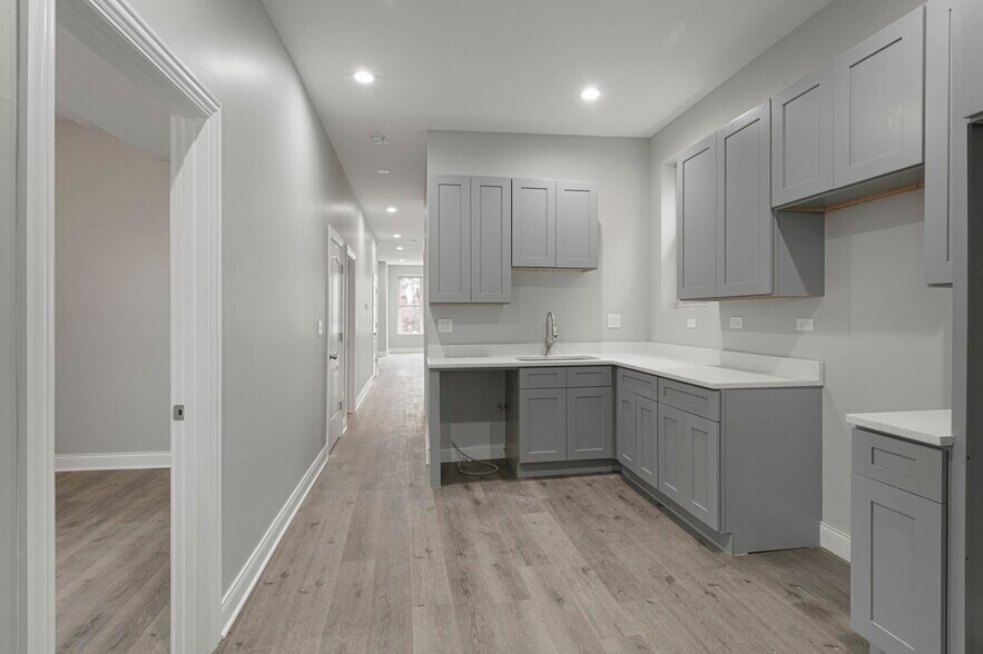 Building Photo - 2714 W Polk St