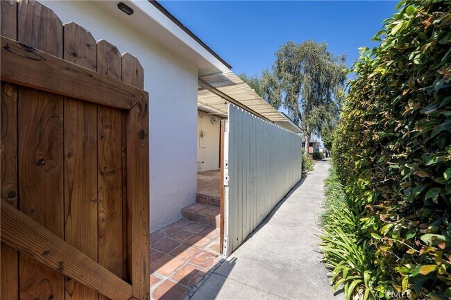 Building Photo - 8231 Deerfield Dr
