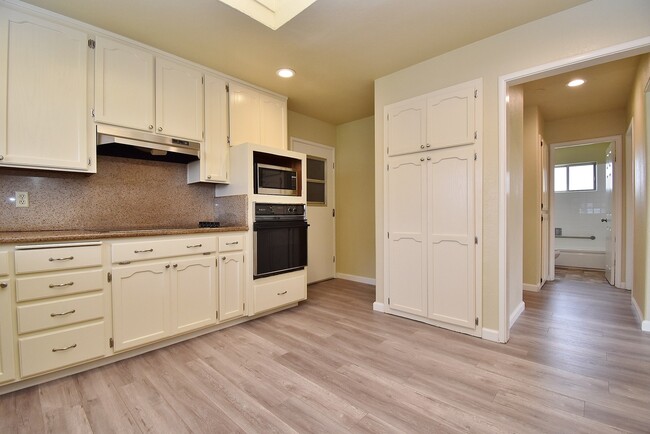 Building Photo - $3,590 / 3 BR - NICELY REMODELED FREMONT H...