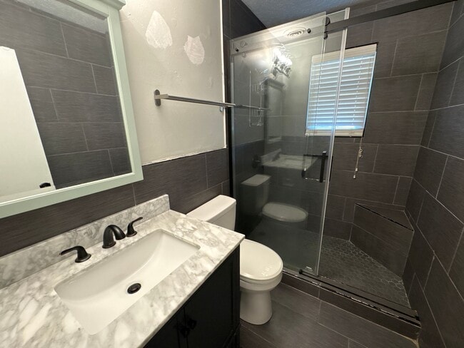 Building Photo - 532 Dove St