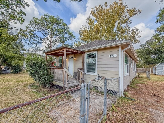 Building Photo - 6009 Jerrycrest Dr