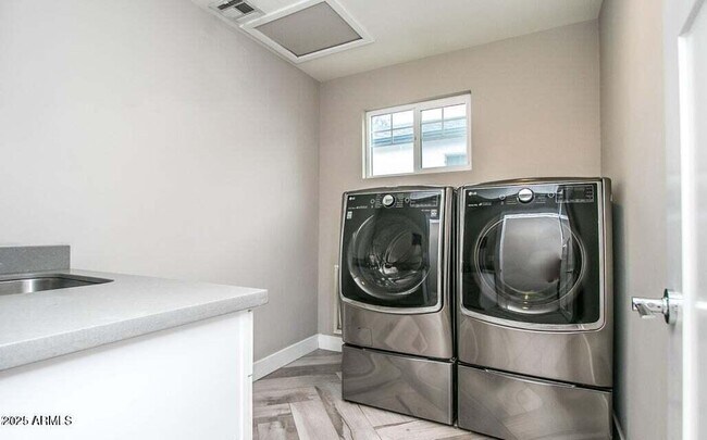 Building Photo - 4232 North 19th Pl