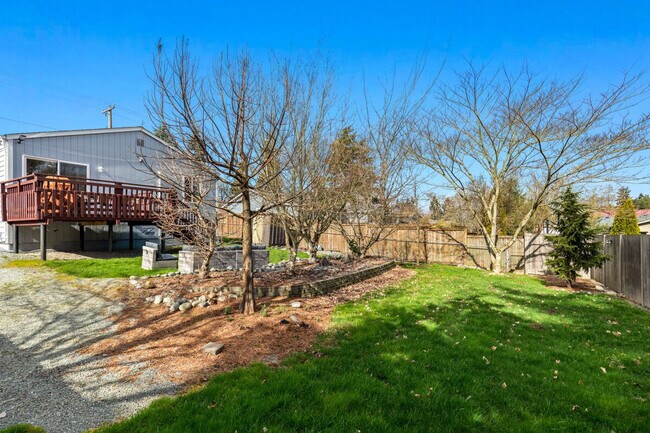 Building Photo - 5924 18th Ave SW