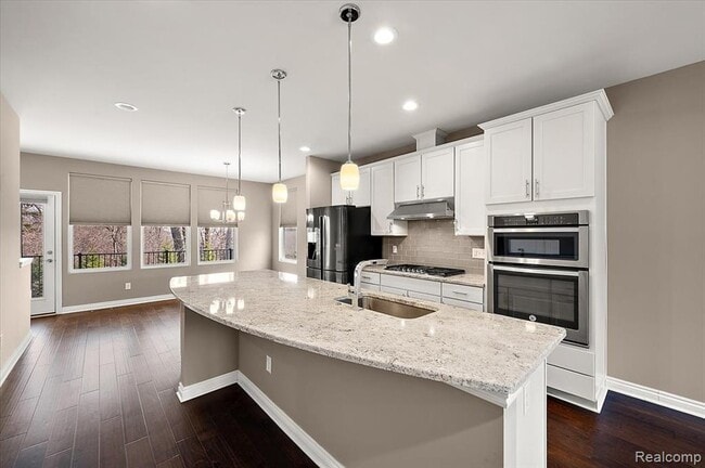Building Photo - 2877 Hartwick Dr