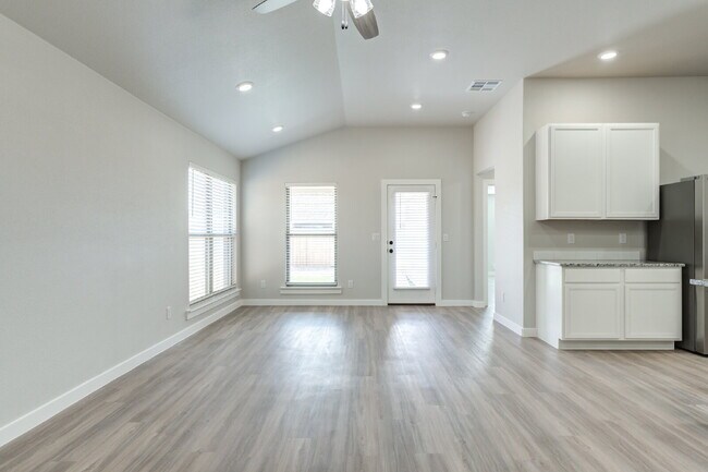 Building Photo - Wonderful 4/2/2 in Bell Farms!