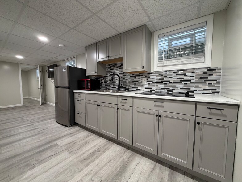 Building Photo - 322-322 Wood St