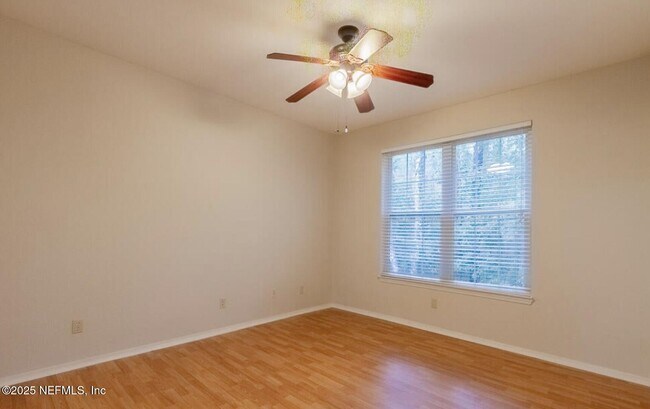 Building Photo - 13810 Sutton Park Dr N