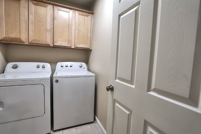 Building Photo - Beautiful 4 Bed 3 full bath Natomas Home!!