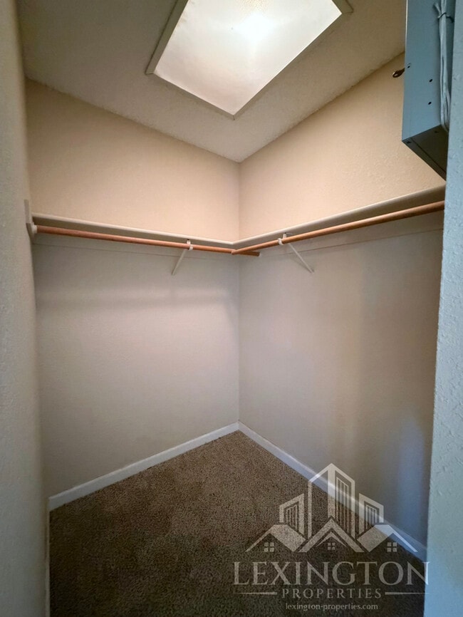 Building Photo - Beautifully Updated, 3BD/2BA Home in Larchmont Sunriver, off Sunrise Blvd. and Coloma Rd.