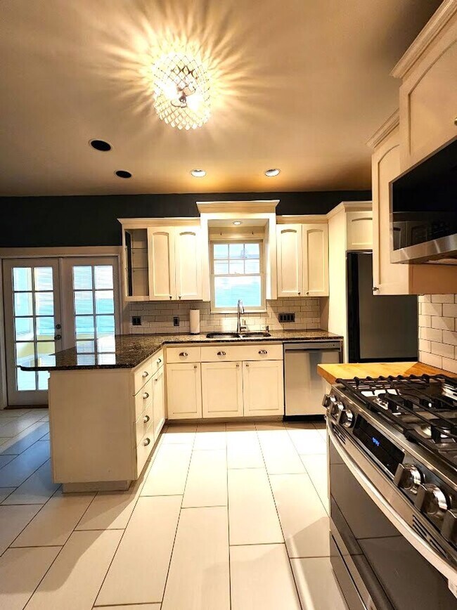 Building Photo - 3 Bed 2.5 Bath Plus ADU in Gatewood Add NW OKC