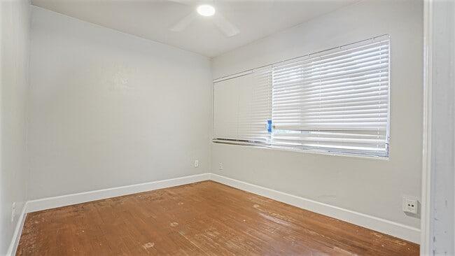 Building Photo - 5518 Riviera Dr