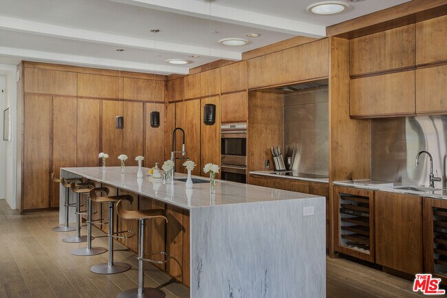 Building Photo - 2105 E Balboa Blvd