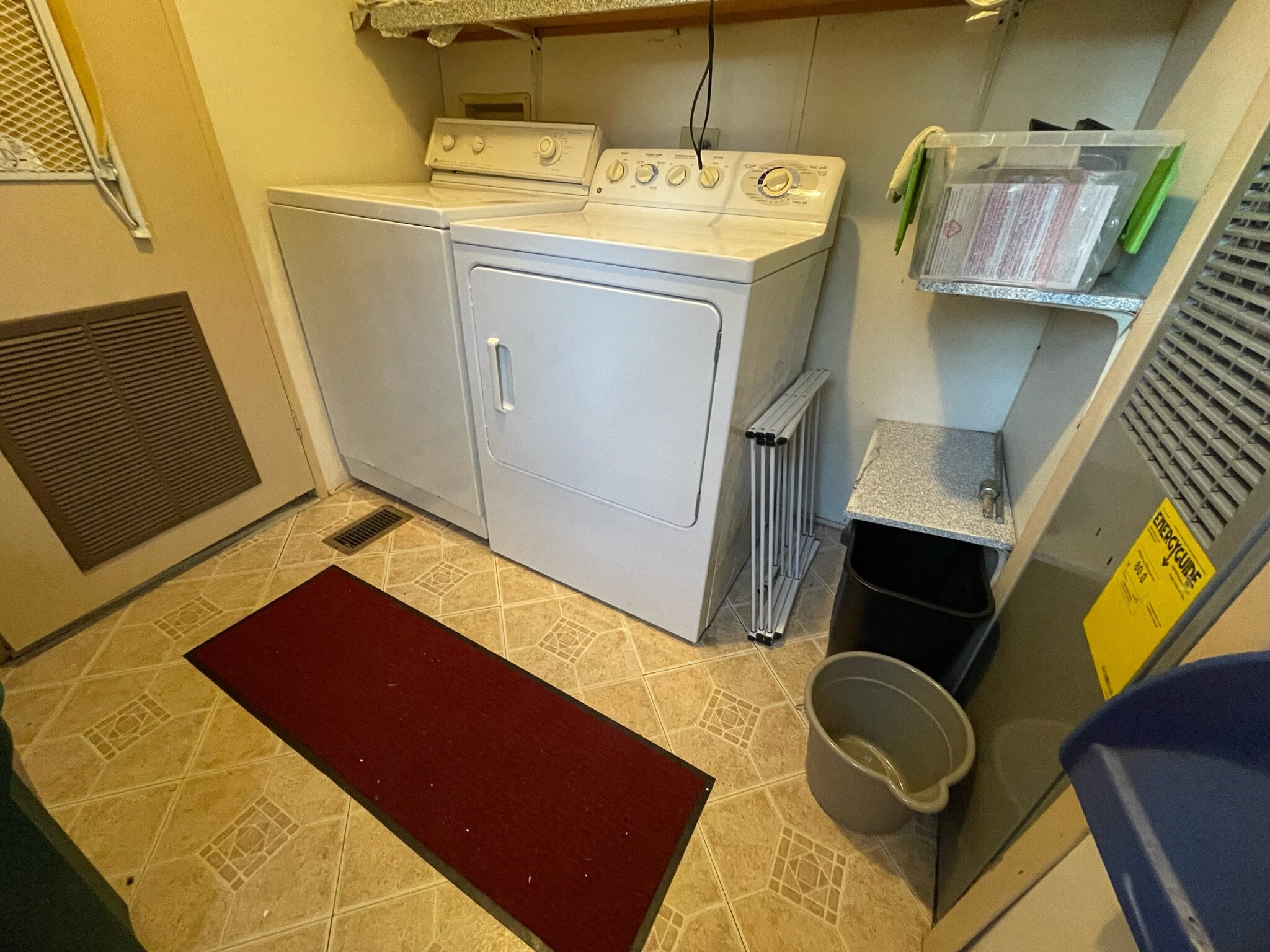 Building Photo - 107 Mary Ln