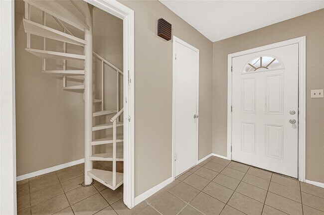 Building Photo - 3023 Jewel Ann St