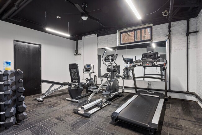 Building Photo - 7421 N Clark St