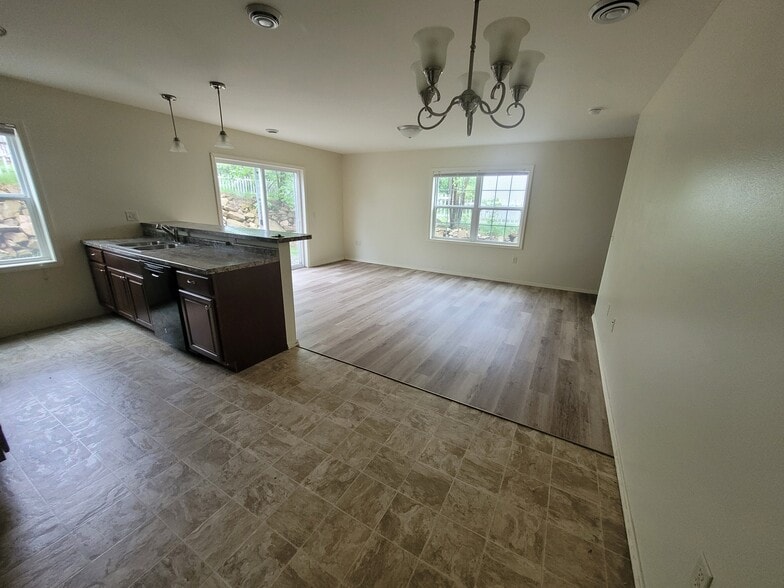 Building Photo - 3301 Echo Dells Ave