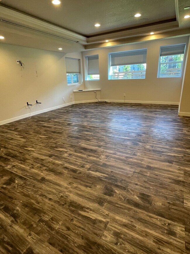 Building Photo - Gorgeous Colliers Hill Home