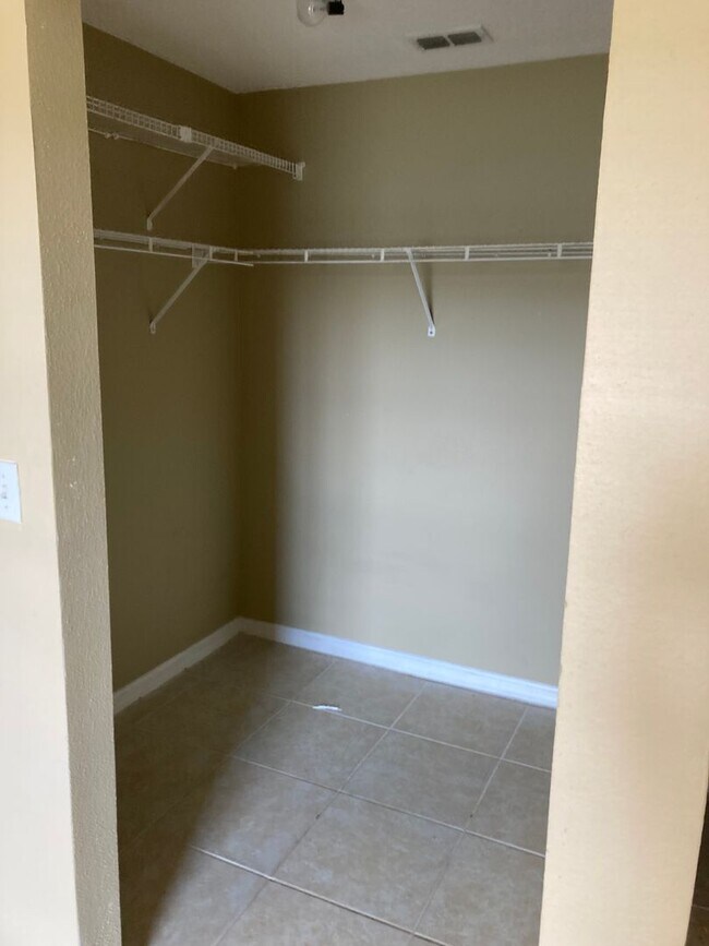 Building Photo - 5536-8111 Metrowest Blvd., Orlando https://www.propertypanorama.com/instaview/stellar/S5136656