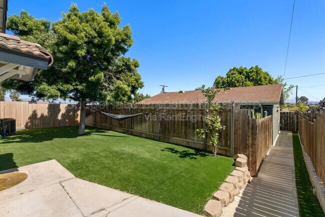 Building Photo - 832 Georgia St