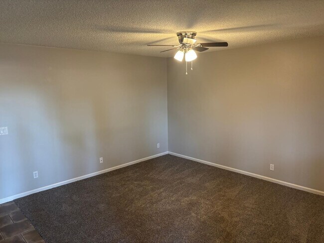 Building Photo - 321 N Horne