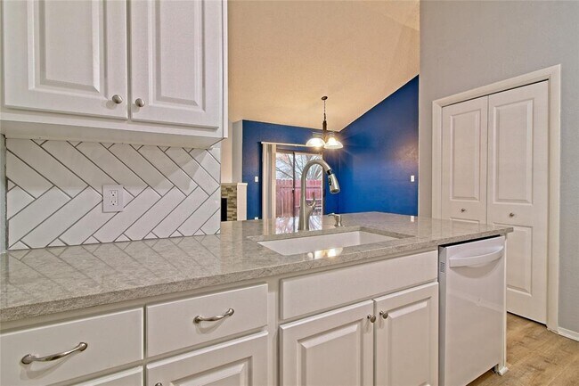 Building Photo - 1007 Markham Ln