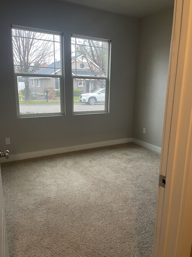 Building Photo - 447 N Baxter Way