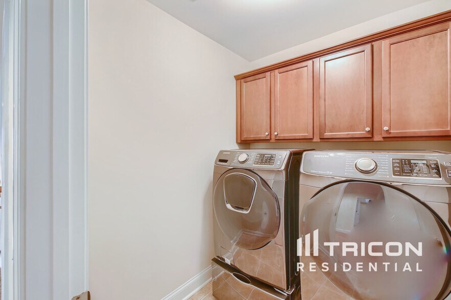 Building Photo - 428 Castlebury Ct