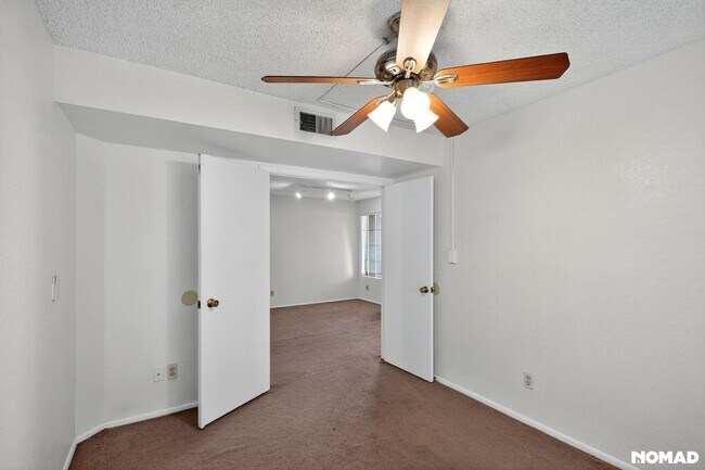 Building Photo - 1905 E University Dr