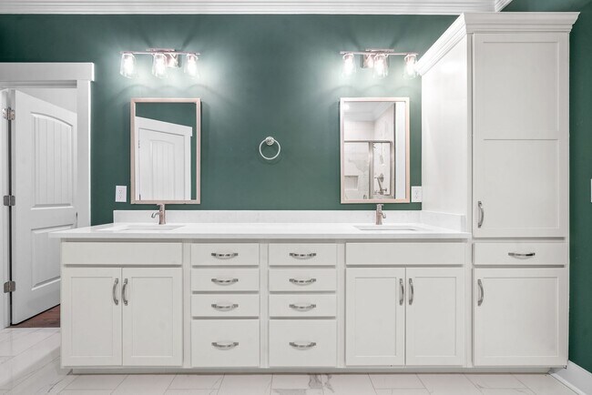 Building Photo - 1065 Veridian Dr