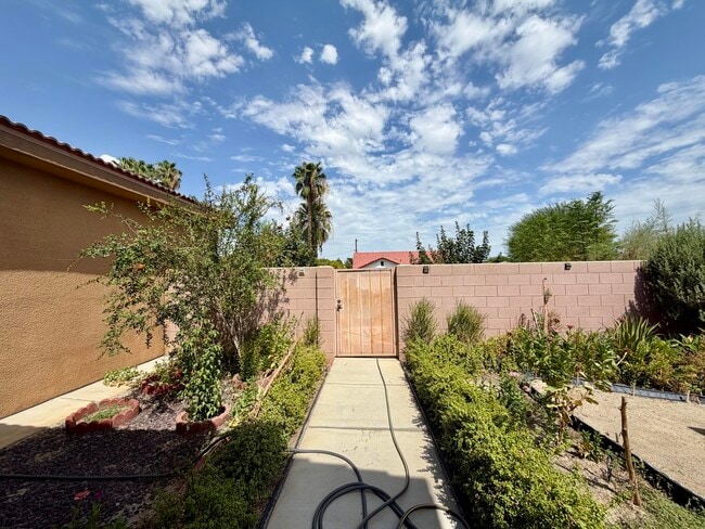 Building Photo - 31865 San Eljay Ave
