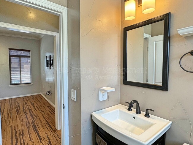 Building Photo - 5680 W 9th Ave