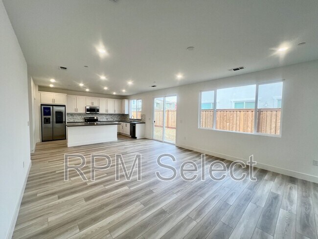Building Photo - 2604 Atascadero Dr