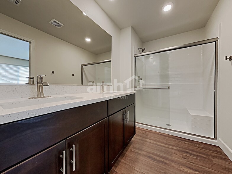 Building Photo - 1717 Viaggio Ave