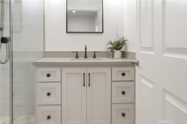 Building Photo - 215 E 2nd St