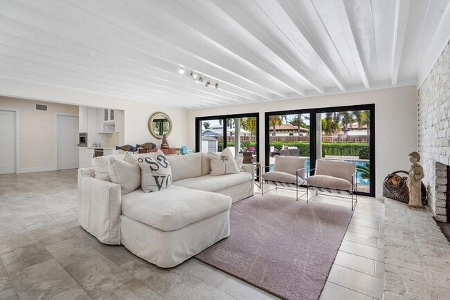 Building Photo - 2021 NW 3rd Ave