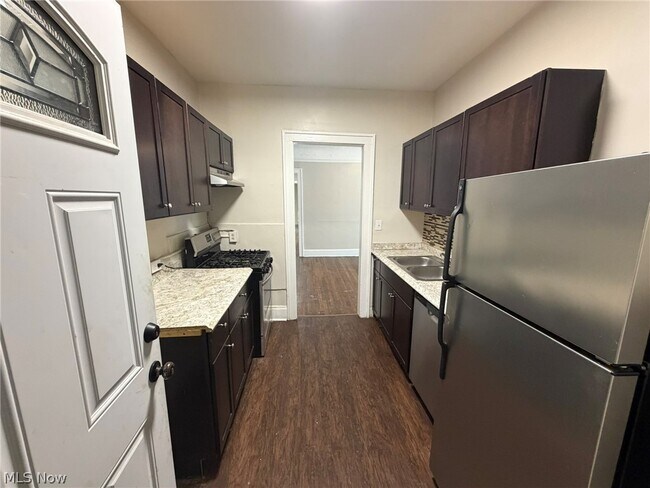 Building Photo - 3186 Euclid Heights Blvd