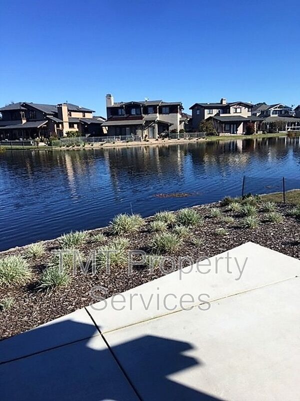 Building Photo - 760 Avocet Way